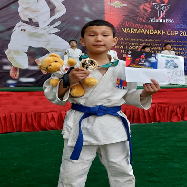 Эрдэнэт хотод зохиогдсон NARMADAKH CUP 2023 өсвөрийн жүдо бөхийн олон хотын тэмцээнд 6д ангийн сурагч Т.Азжаргал амжилттай барилдаж алтан медаль