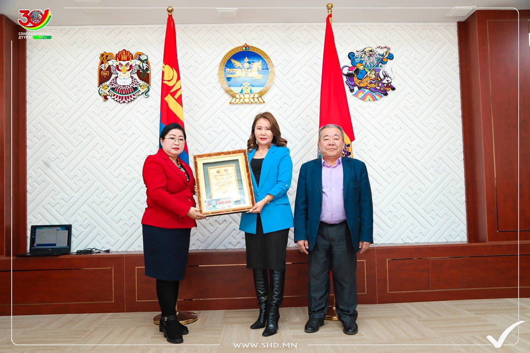You are currently viewing Сонгинохайрхан дүүргийн 30 жилийн ойн хүрээнд зарласан “Бүтээлч сонгинохайрханчууд” аянд амжилттай оролцож өргөмжлөл, мөнгөн шагналаар шагнагдлаа.