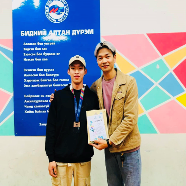 Нийслэлийн техник технологийн XXIV олимпиадад техникийн спортын төрөлд 3-р байранд шалгарсан сурагч А.Түвшинбаяр бэлтгэсэн багш А. Баярхүү