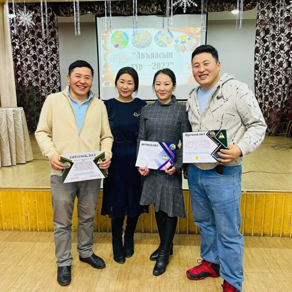 Жил бүр уламжлал болон зохион явагддаг СХД-ийн дизайн технологийн багш нарын АВЬЯАСЫН ХУР 2022 бүтээлийн уралдаанд зүү ороох оёдлын төрлөөр 1р байр Г. Базарханд нийслэлийн тэмцээнд 3 байр, Модон урлалын төрлөөр 3р байр С. Дэршигжугдар3.Цаасан урлалын төрлөөр 5р байр Ц. Хатанбаатар нийслэлийн тэмцээнд 2 байр эзэллээ.