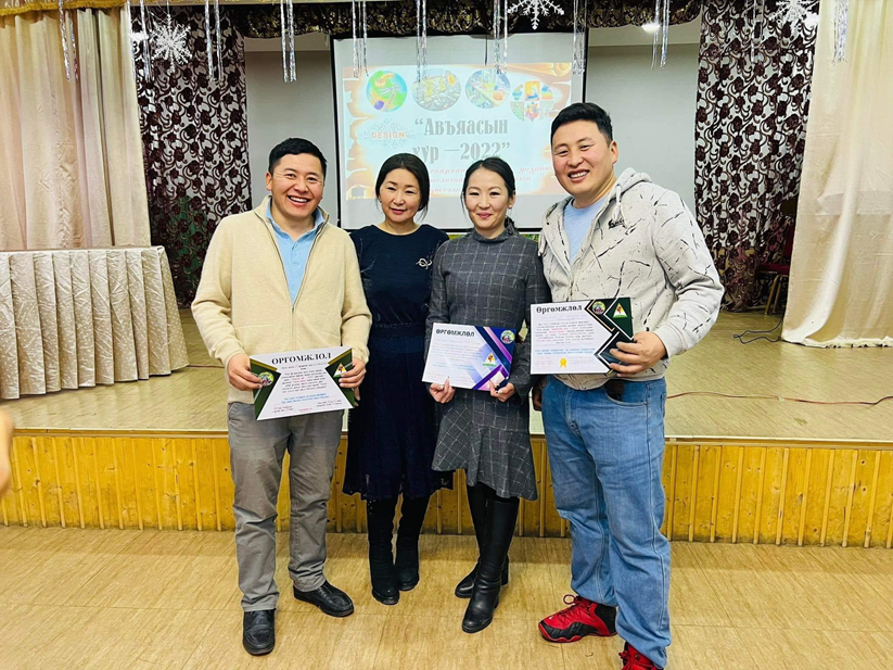 You are currently viewing Жил бүр уламжлал болон зохион явагддаг СХД-ийн дизайн технологийн багш нарын АВЬЯАСЫН ХУР 2022 бүтээлийн уралдаанд зүү ороох оёдлын төрлөөр 1р байр Г. Базарханд нийслэлийн тэмцээнд 3 байр, Модон урлалын төрлөөр 3р байр С. Дэршигжугдар3.Цаасан урлалын төрлөөр 5р байр Ц. Хатанбаатар нийслэлийн тэмцээнд 2 байр эзэллээ.