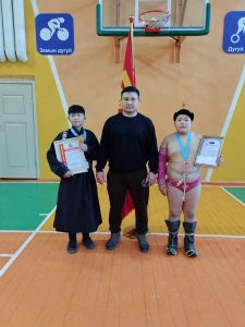 Read more about the article Сонгинохайрхан дүүргийн  цэргийн хэлтсийн нэрэмжит “Өсвөр үедээ уламжлуулъя” үндэсний бөхийн барилдаанд амжилттай оролцлоо.