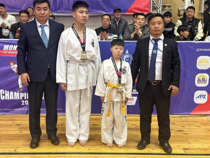 You are currently viewing Олон улсын таеквондогийн Монголын холбоо Монгол улсын аварга шалгаруулах 29 дэх удаагийн тэмцээнд 3в ангийн сурагч Д.Билгүүнтөгс тусгай ( түль) – н төрлөөр алтан медаль хүртлээ. Баяр хүргэж амжилт хүсье.