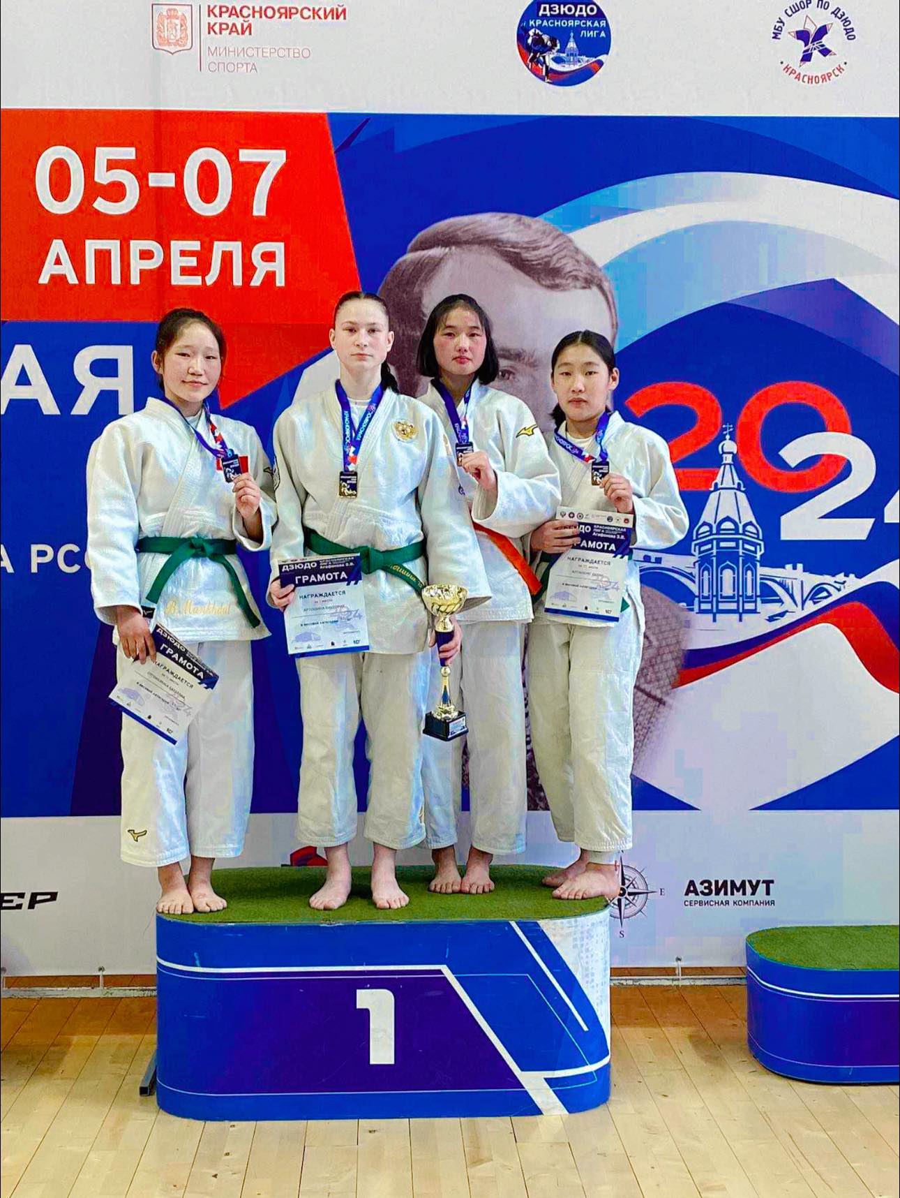 You are currently viewing Өсвөрийн Жүдочдын олон улсын тэмцээнээс медаль хүртлээ.