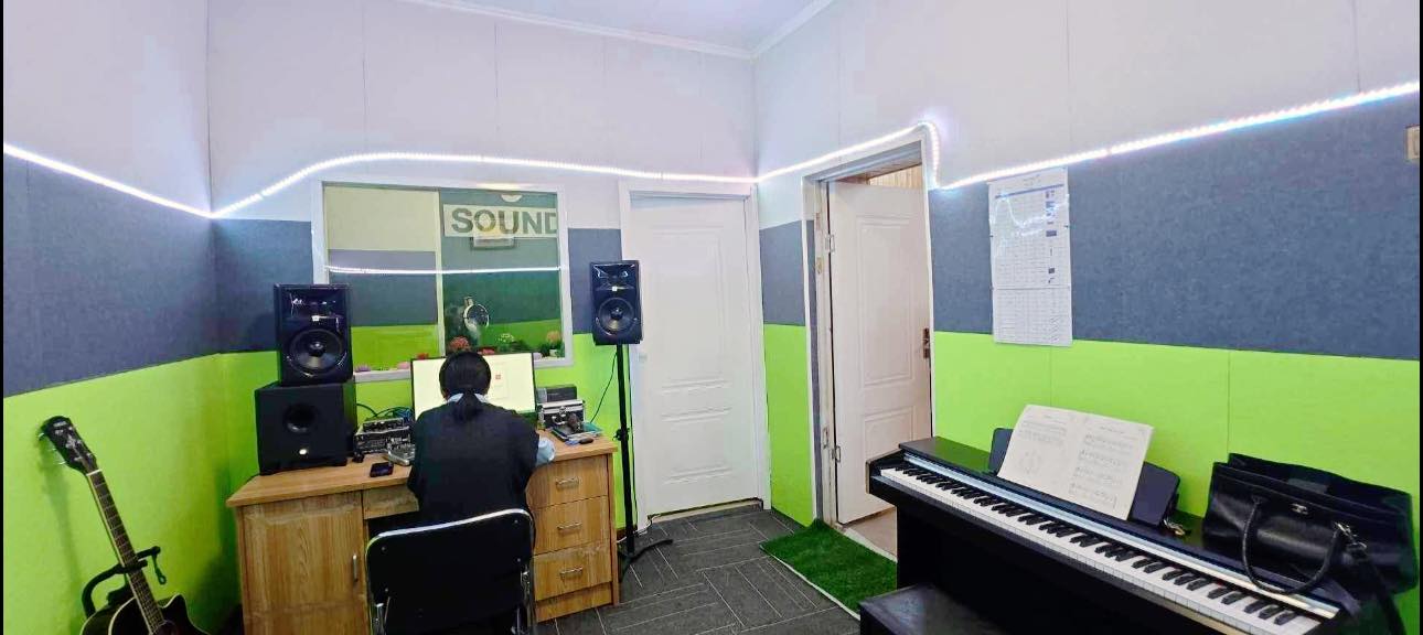 You are currently viewing Хоолой бичлэгийн “9 sound” студитэй боллоо.