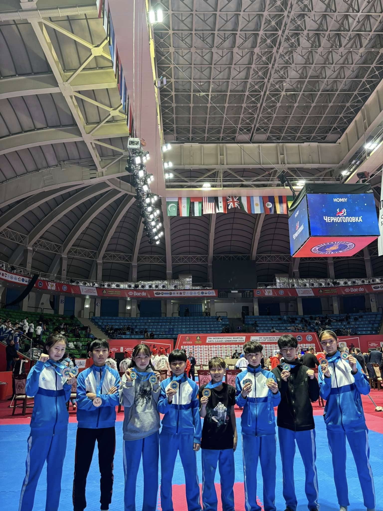 You are currently viewing 8 сурагч амжилттай сайн оролцож Дэлхийн дэвжээн дээр Монголын тугаа мандууллаа.