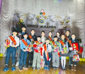 Read more about the article Шилдэг сурагчдадаа амжилт хүсье.