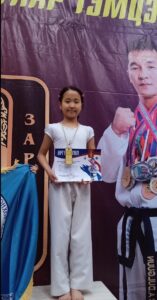 Read more about the article 4Г ангийн сурагч Б. Хулан Алтан медаль хүртлээ.