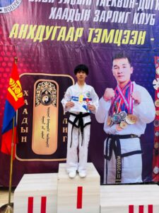 Read more about the article 8в ангийн сурагч И.Тамир олон улсын таеквондогийн тэмцээнд амжилттай оролцлоо.