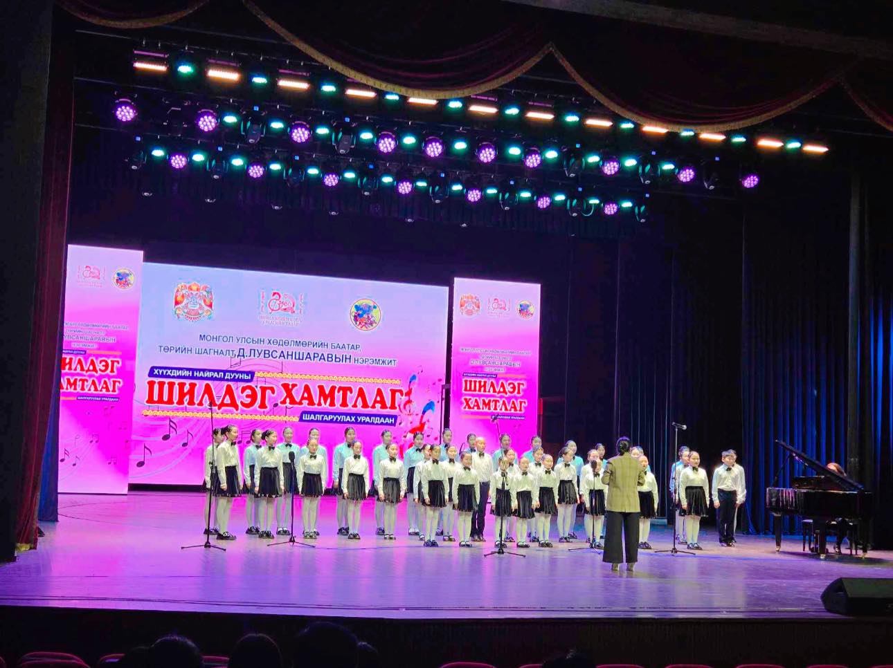 You are currently viewing “Хүүхдийн Найрал Дууны Шилдэг Хамтлаг” шалгаруулах уралдаанд “ТУСГАЙ БАЙР” эзэллээ.