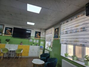 Read more about the article Хичээлийн 1 дүгээр байрны 1, 3 давхрын нийтийн эзэмшлийн талбайн цонхнуудыг хөшигжүүллээ.