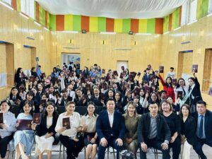 Read more about the article Суурь болон бүрэн дунд боловсролын гэрчилгээ гардууллаа.