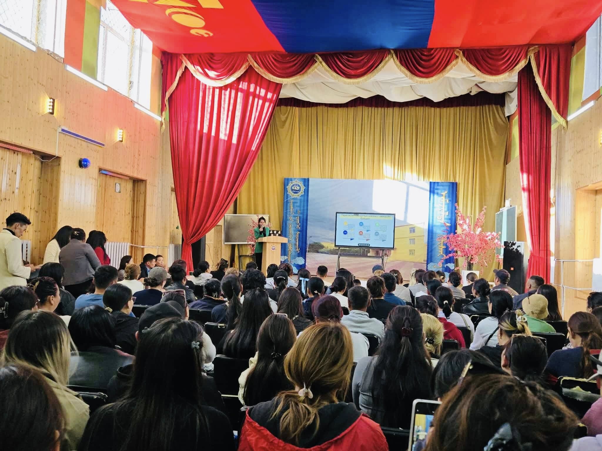 You are currently viewing 6-р ангид элсэн суралцах суралцагчдынхаа эцэг эх, асран хамгаалагчидтай уулзлаа.