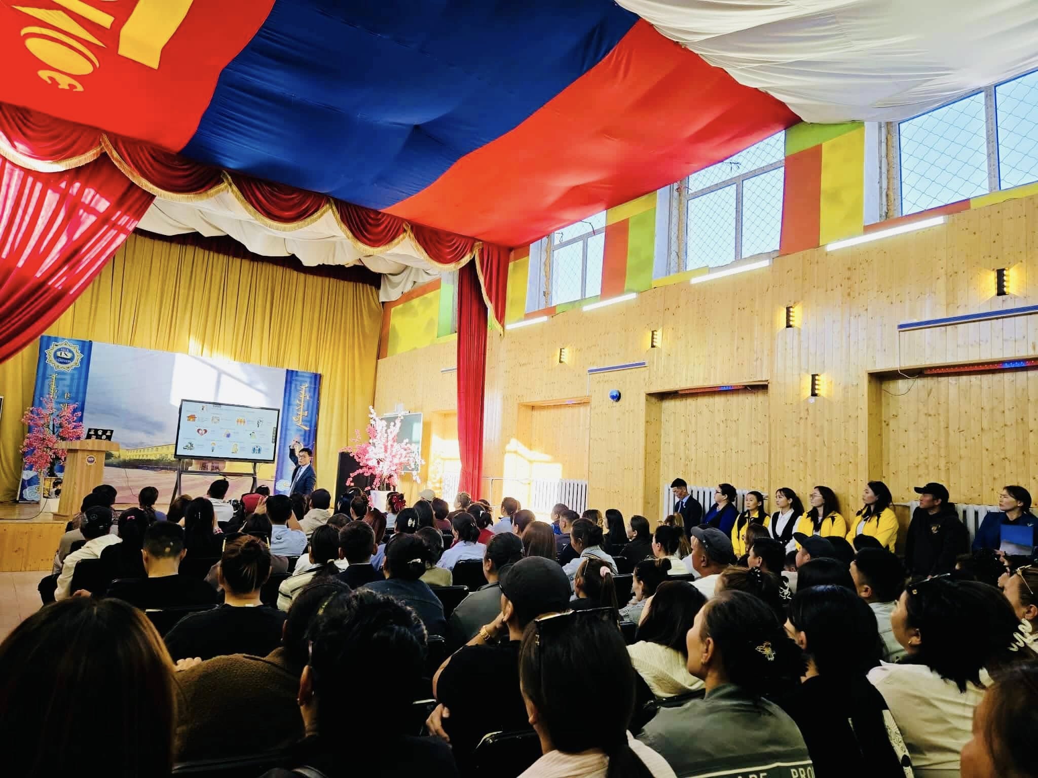 You are currently viewing 1-р ангид элсэн суралцаж буй бяцхан сурагчдынхаа эцэг эхчүүд, асран хамгаалагчид, харгалзан дэмжигчидтэй уулзалт зохион байгууллаа.