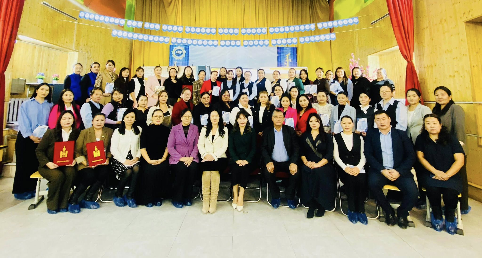 You are currently viewing Сонгинохайрхан дүүргийн бага боловсролын багш нарын ИЛТГЭЛИЙН уралдаан амжилттай боллоо.