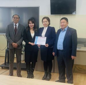 Read more about the article Нийслэлийн захирлуудын сурган хүмүүжүүлэх илтгэлийн уралдаанд 3-р байр эзэллээ.